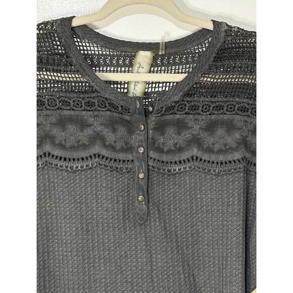 Aratta Silent Journey Boho Lace Thermal Long Sleeve Gray Top Size Small NWT - Picture 2 of 14
